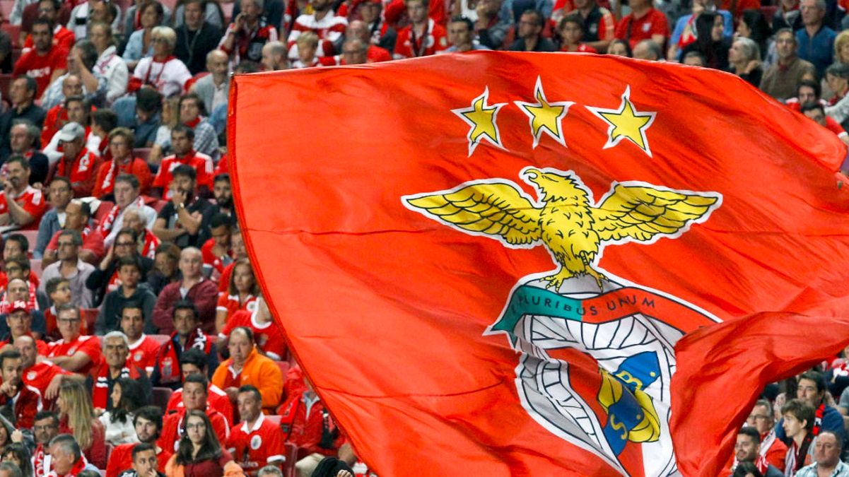 УЕФА наказала Бенфику из-за поведения фанатов в матче ЛЧ против Интера УЕФА наказала Бенфику из-за поведения фанатов в матче ЛЧ против Интера