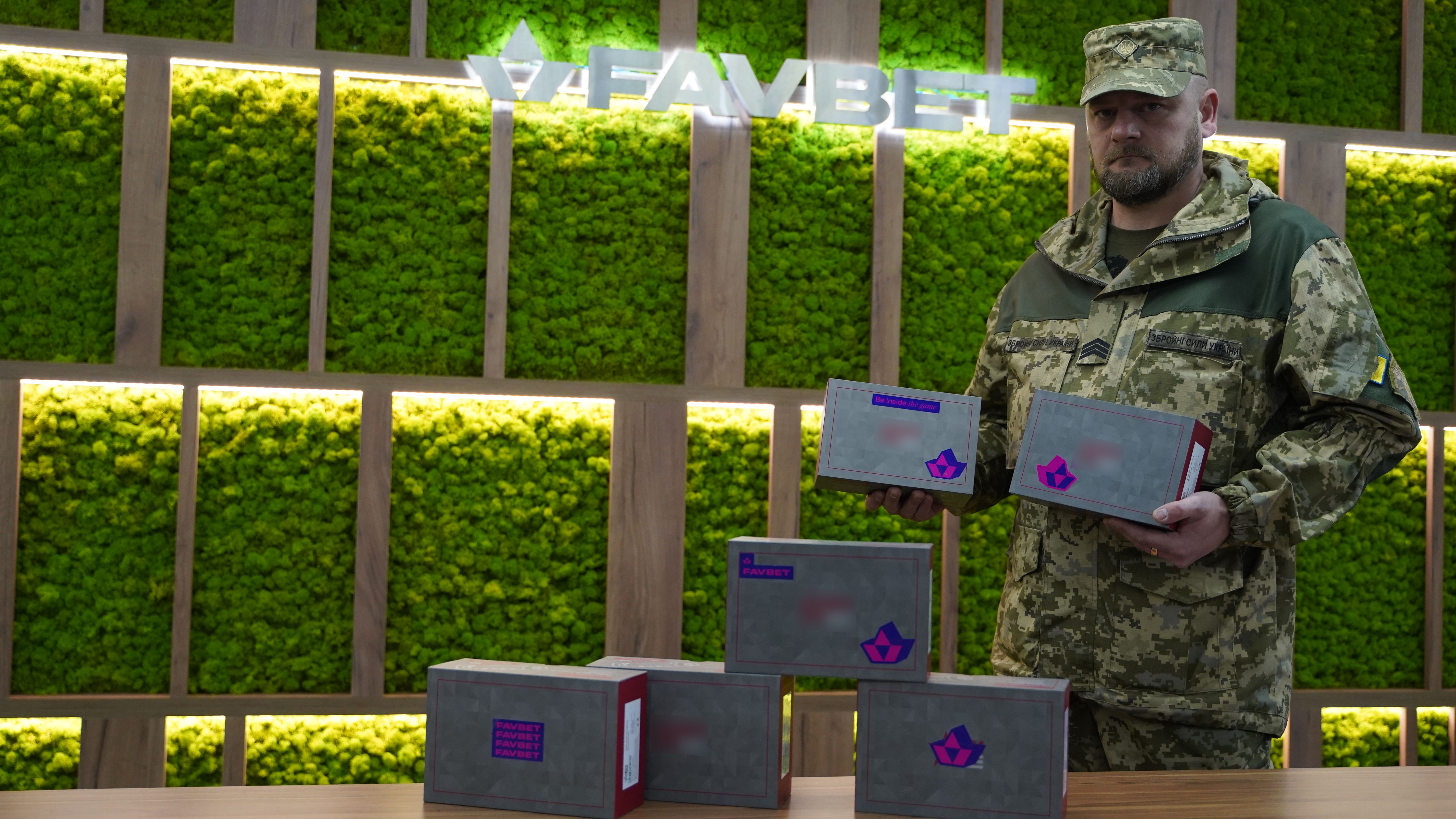 FAVBET закупил 7 тепловизоров для ВСУ в рамках проекта "Киберпанк 2023" FAVBET закупил 7 тепловизоров для ВСУ в рамках проекта "Киберпанк 2023"