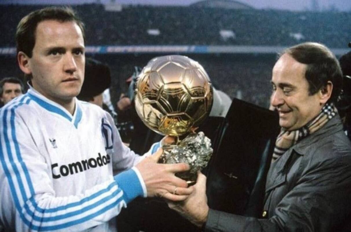 Игорь Беланов со "Золотым мячом" Игорь Беланов со "Золотым мячом"