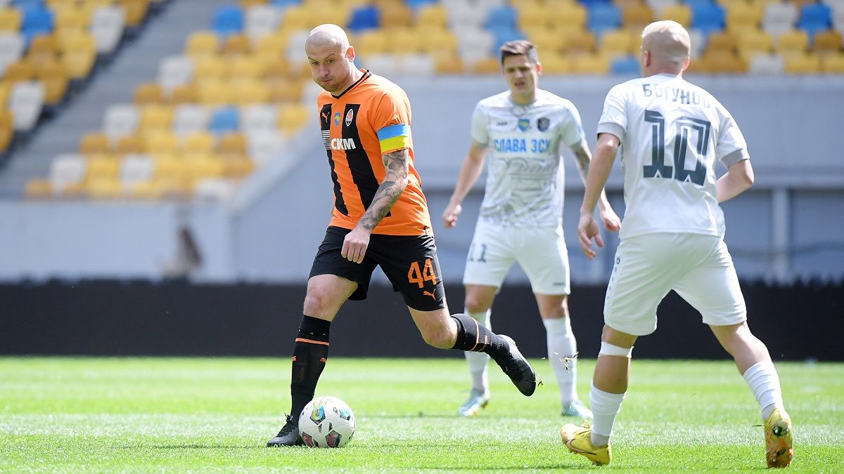 Ярослав Ракицкий посетил раненого военного в госпитале. Ярослав Ракицкий посетил раненого военного в госпитале.