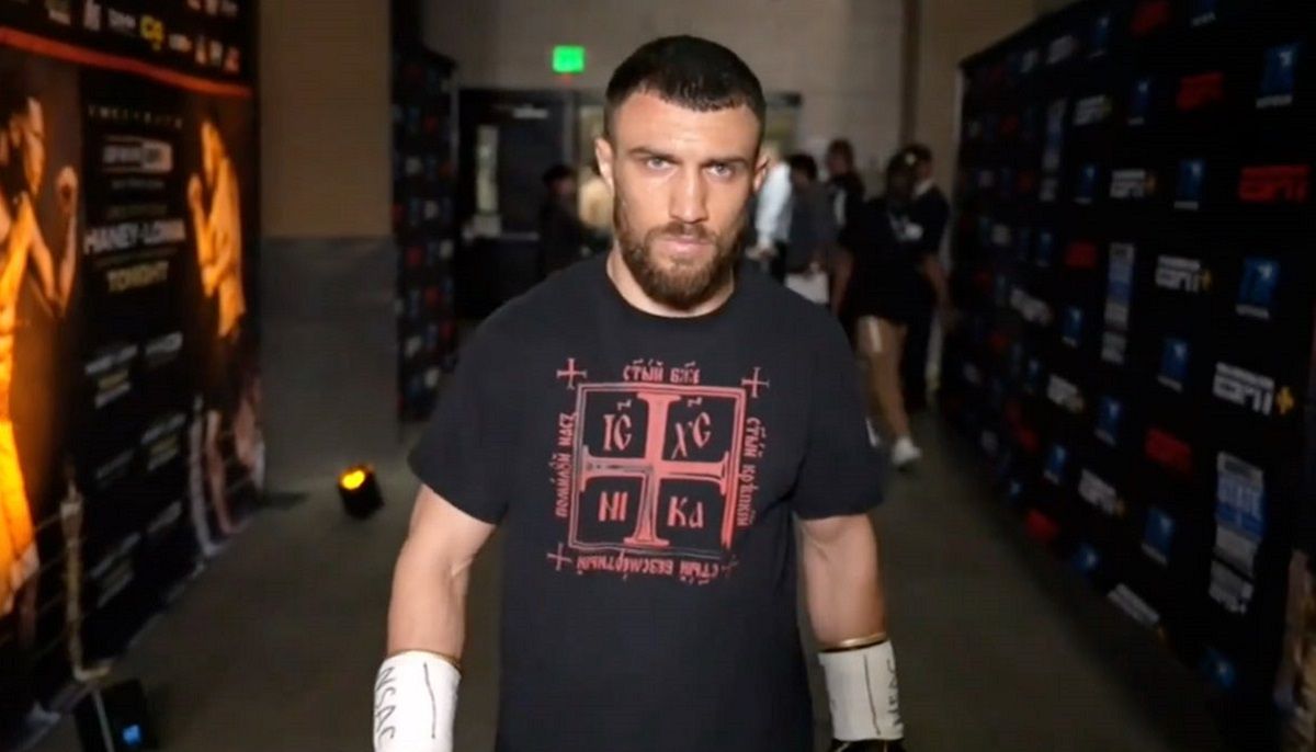 Ломаченко – Хейні – Василь з'явився на ринзі у футболці ІС ХС та Ніка – фото Ломаченко – Хейні – Василь з'явився на ринзі у футболці ІС ХС та Ніка – фото