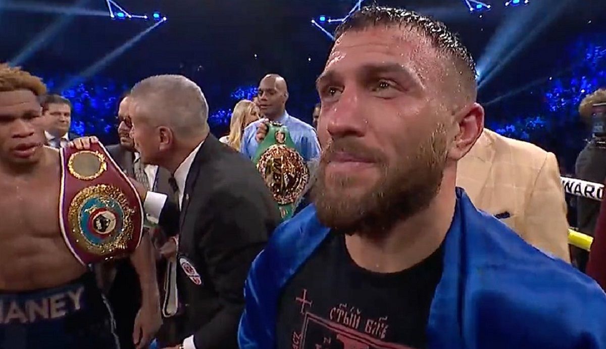 Ломаченко програв Хейні – Василь розплакався у роздягальні після бою – відео Ломаченко програв Хейні – Василь розплакався у роздягальні після бою – відео