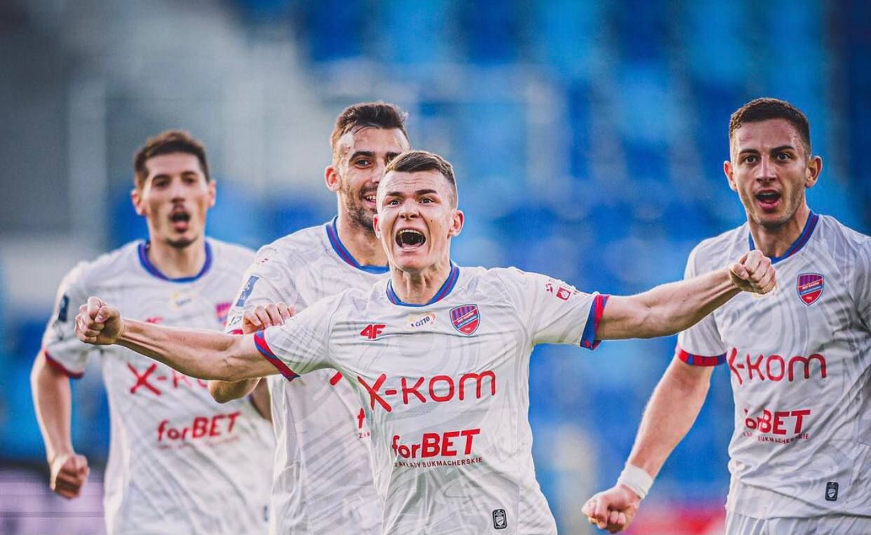 Владислав Кочергин и игроки Ракува Владислав Кочергин и игроки Ракува