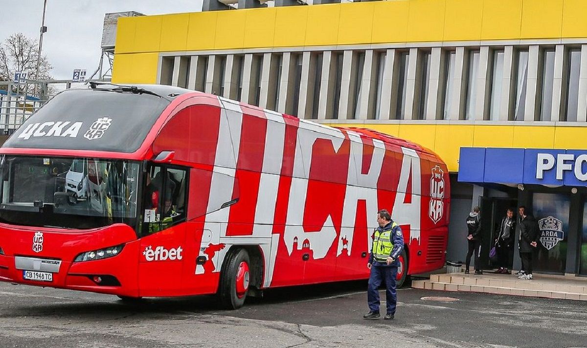 Автобус ЦСКА 1948 потрапив у ДТП перед фіналом Кубка Болгарії – деталі аварії Автобус ЦСКА 1948 потрапив у ДТП перед фіналом Кубка Болгарії – деталі аварії