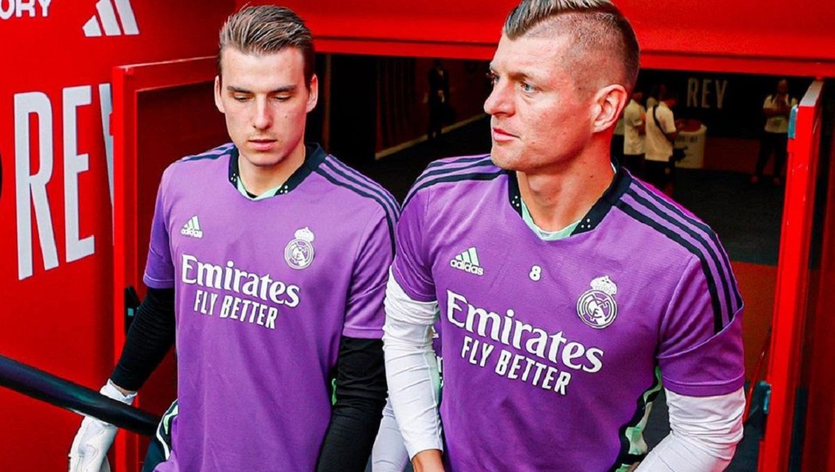 Андрій Лунін забив триочковий ногою на тренуванні Реала – відео Андрій Лунін забив триочковий ногою на тренуванні Реала – відео