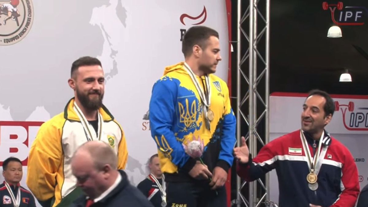 Украинец Иван Чупринко отказался пожимать руку иранцу на ЧМ по пауэрлифтингу