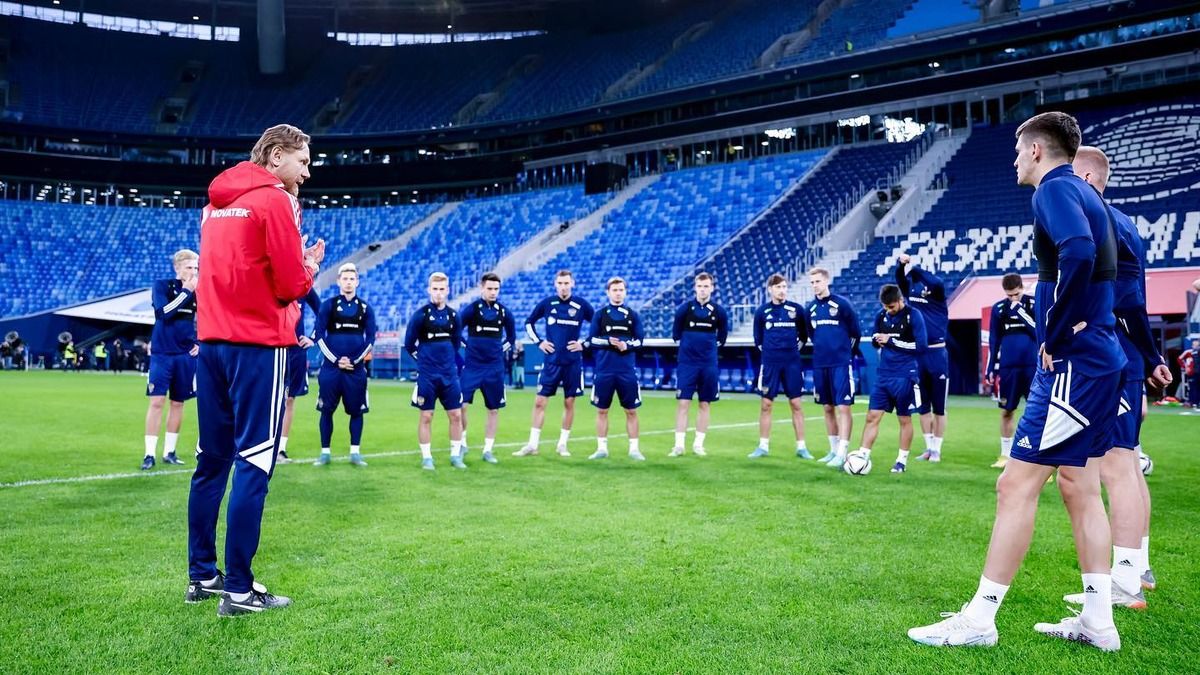 Сборная России по футболу отменила июньский сбор Сборная России по футболу отменила июньский сбор