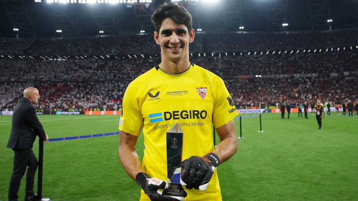 Яссин Буну стал лучшим игроком финала Лиги Европы Яссин Буну стал лучшим игроком финала Лиги Европы