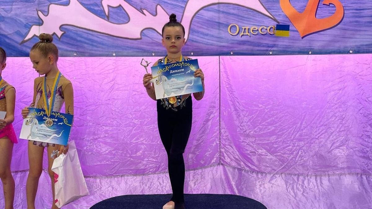 Утратившая ногу девочка из Черноморска выиграла первый турнир по гимнастике