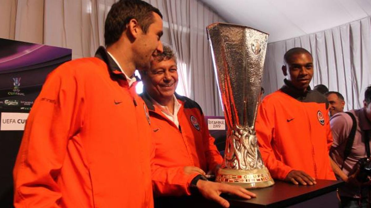 Мирча Луческу с игроками Шахтера Мирча Луческу с игроками Шахтера