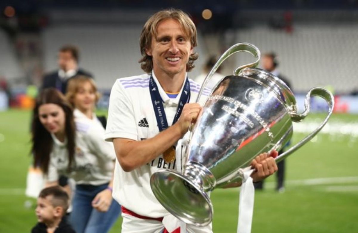 Лука Модрич с титулом ЛЧ Лука Модрич с титулом ЛЧ