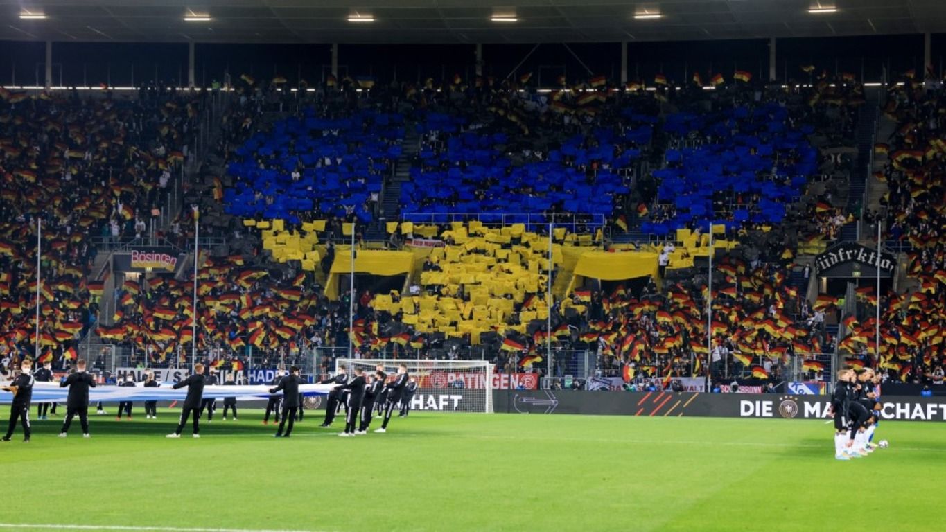 Фанати скандували на підтримку ЗСУ Фанати скандували на підтримку ЗСУ