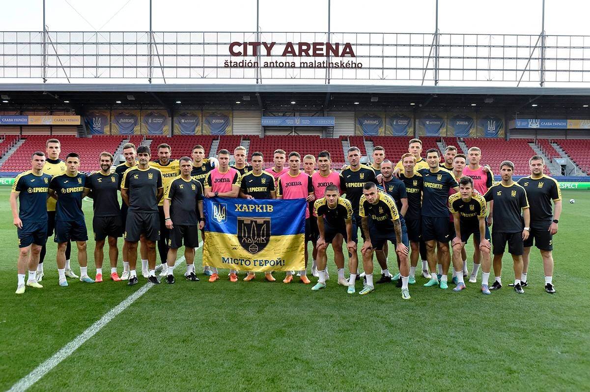 Збірна України з футболу Збірна України з футболу