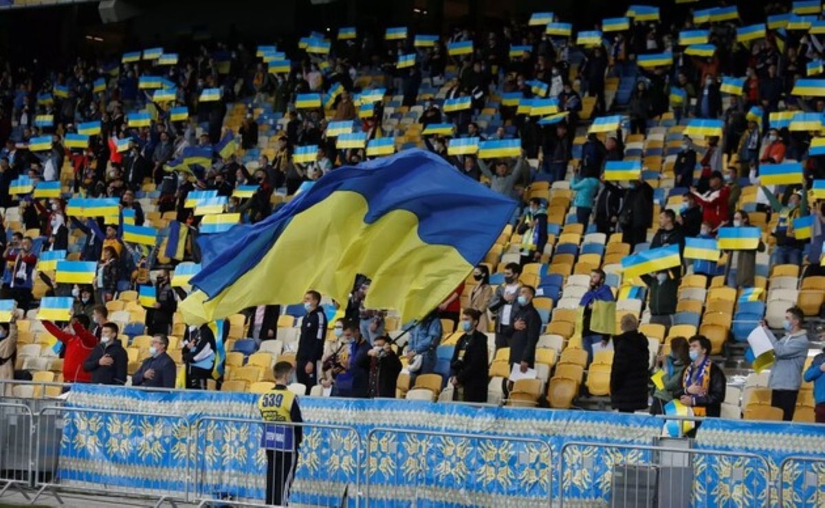 Уболівальників можуть повернути на трибуни Уболівальників можуть повернути на трибуни