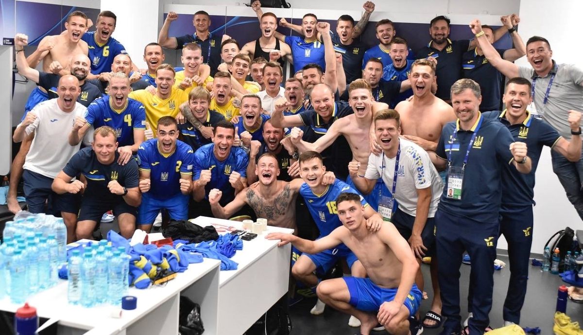 Молодіжна збірна України після перемоги над Румунією Молодіжна збірна України після перемоги над Румунією