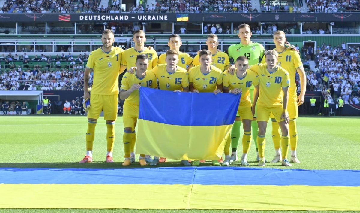 Збірна України з футболу Збірна України з футболу