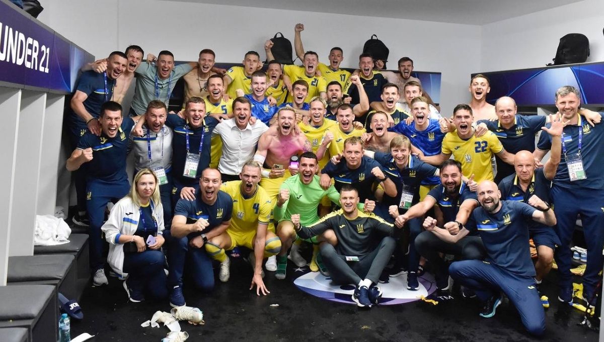 Молодіжна збірна України після перемоги над Францією