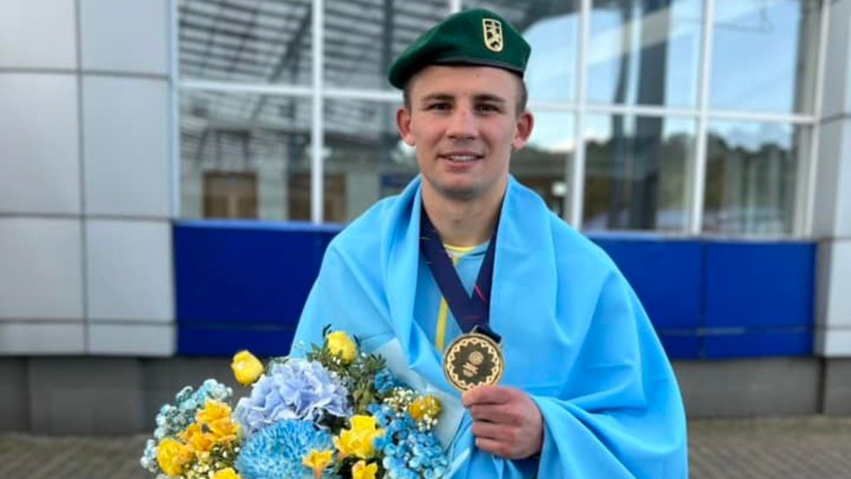 Чемпиона Европейских игр-2023 Александра Хижняка встретили на границе Чемпиона Европейских игр-2023 Александра Хижняка встретили на границе