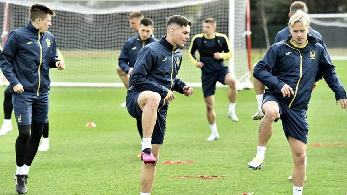 Мудрик та Судаков зіграли у волейбол ногами на пляжі в Іспанії - відео Мудрик та Судаков зіграли у волейбол ногами на пляжі в Іспанії - відео