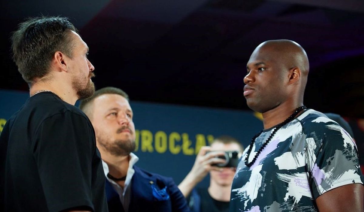 Дуель поглядів між Усиком та Дюбуа Дуель поглядів між Усиком та Дюбуа