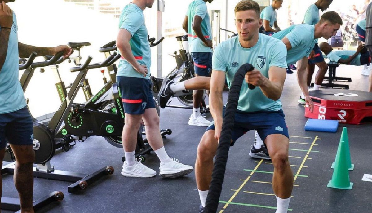 Ребров приїхав на тренування Борнмута - сподівана зустріч із Забарним - фото Ребров приїхав на тренування Борнмута - сподівана зустріч із Забарним - фото