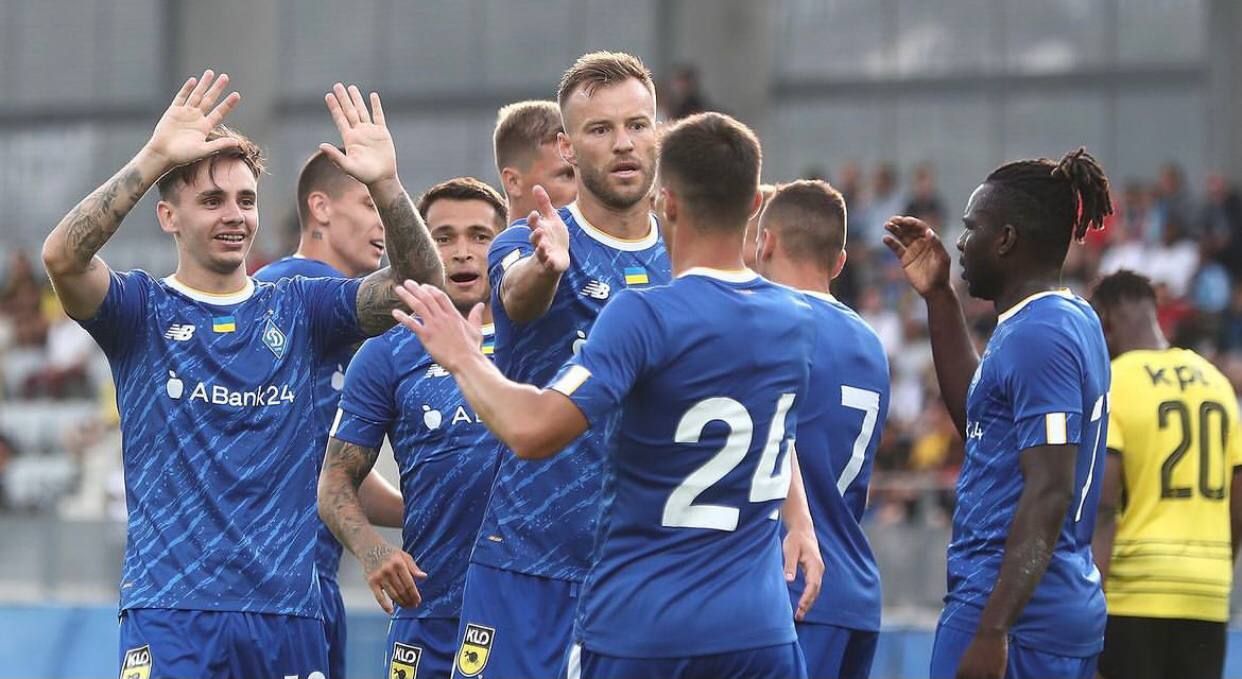 Андрій Ярмоленко з гравцями Динамо Андрій Ярмоленко з гравцями Динамо