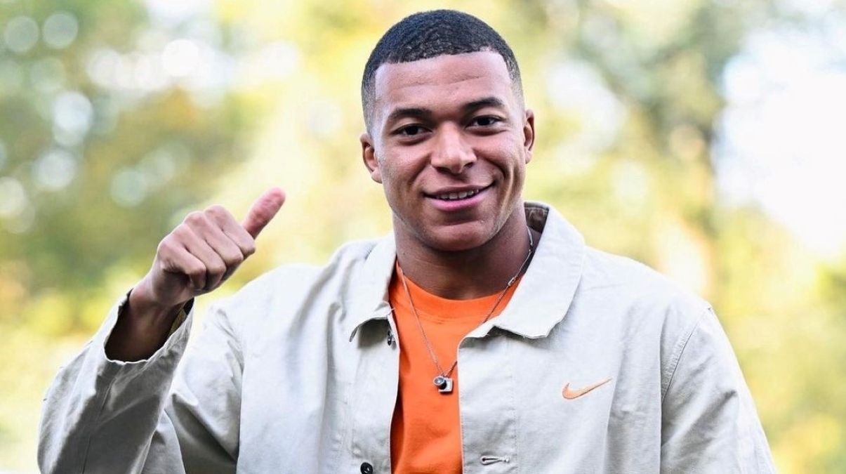 Мбаппе пропонують контракт на мільярд євро Мбаппе пропонують контракт на мільярд євро