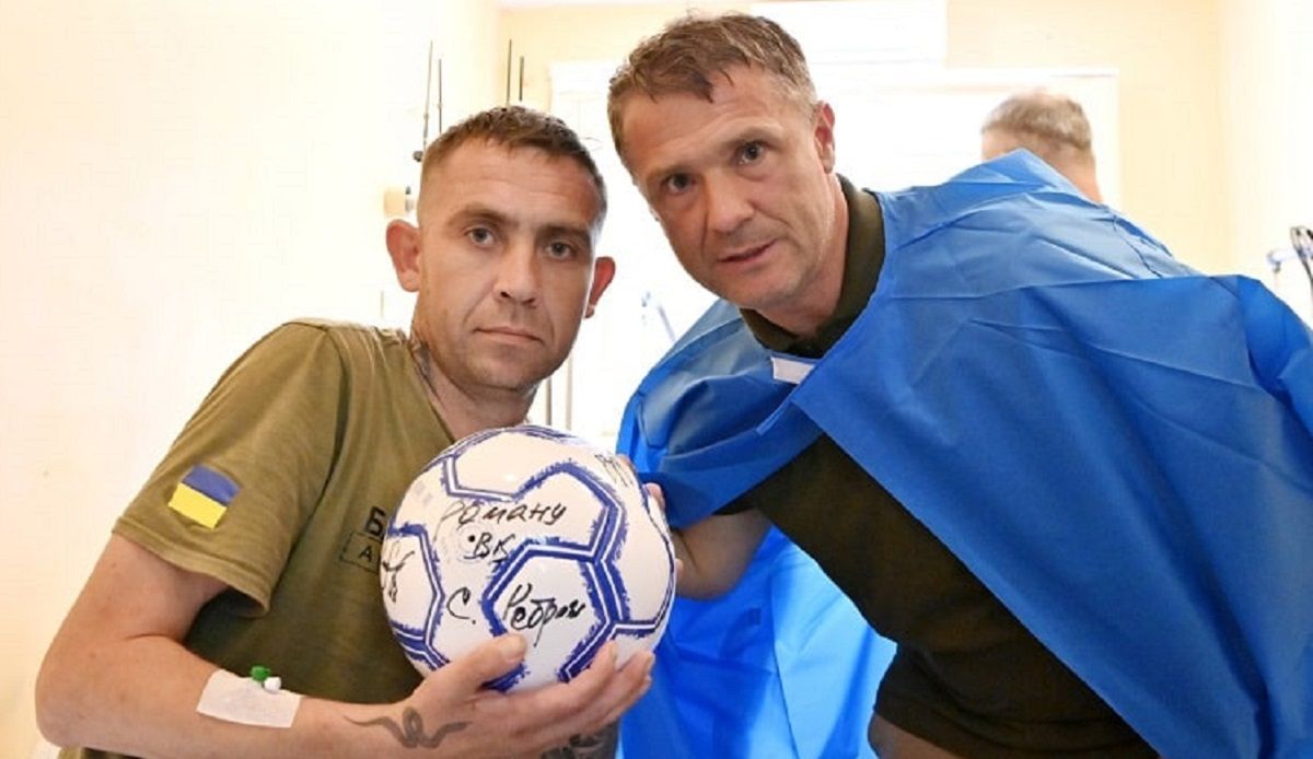 Сергій Ребров приїхав у київську лікарню до поранених військових - фото Сергій Ребров приїхав у київську лікарню до поранених військових - фото