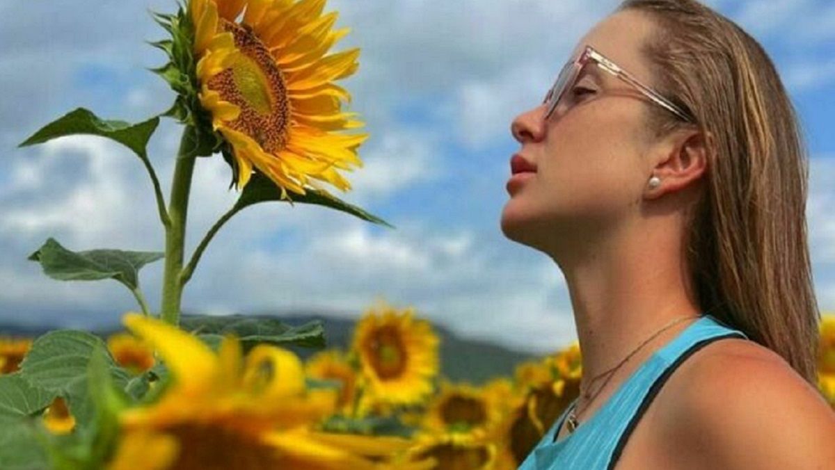 Еліна Світоліна виклала патріотичну світлину з донечкою у полі із соняшників - фото Еліна Світоліна виклала патріотичну світлину з донечкою у полі із соняшників - фото