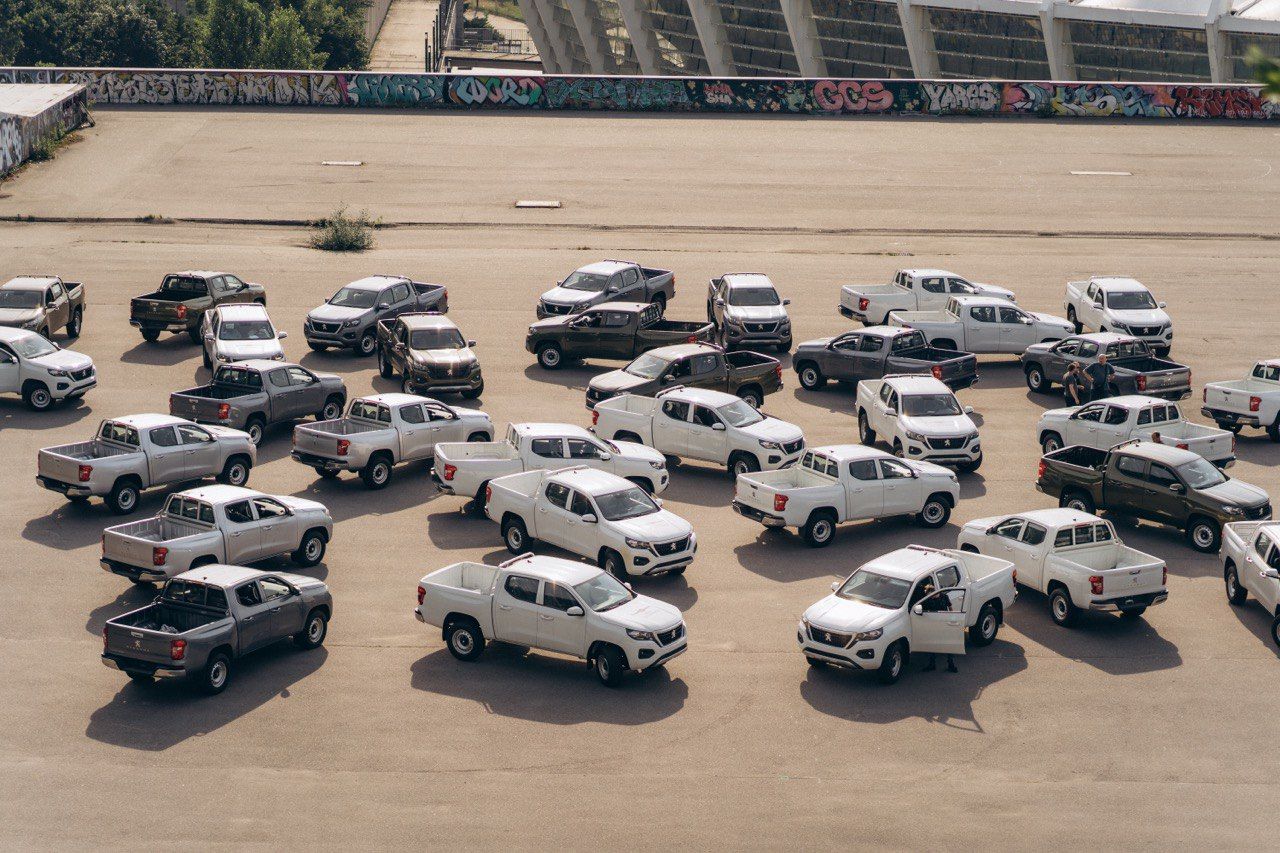 ЗСУ отримали понад 180 авто за сприяння Favbet Foundation та компанії Favbet