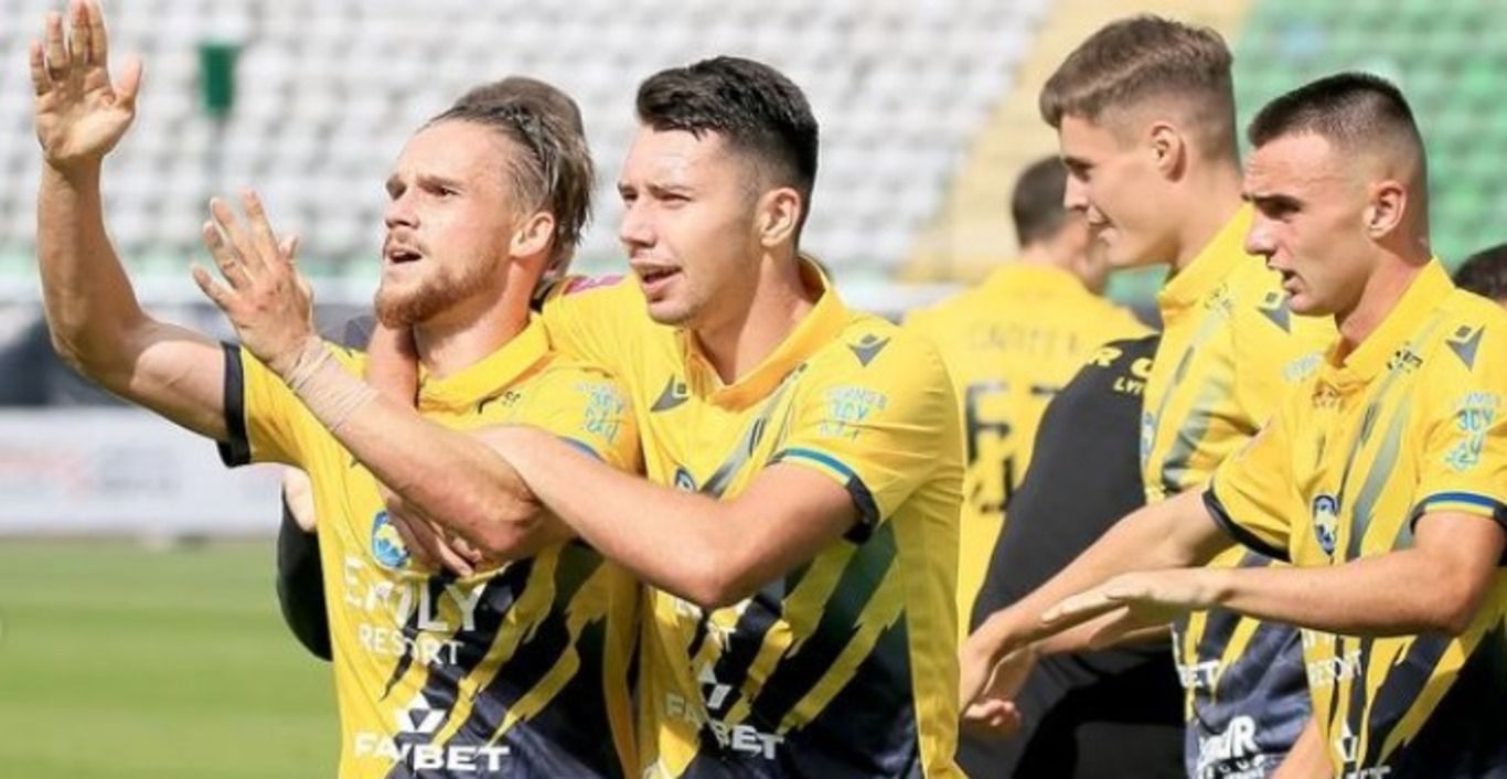 Юрій Климчук (ліворуч) забив один з найкращих голів туру УПЛ Юрій Климчук (ліворуч) забив один з найкращих голів туру УПЛ