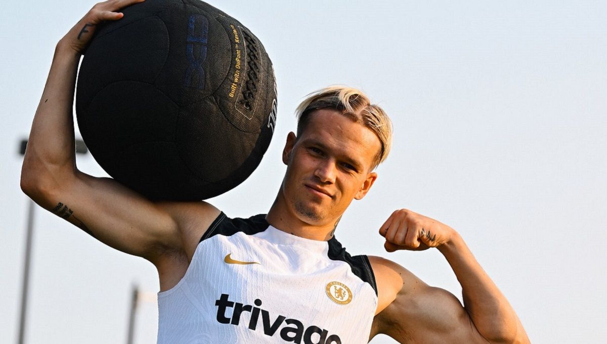 Мудрик організував гольову атаку Челсі у матчі проти Боруссії Дортмунд - відео Мудрик організував гольову атаку Челсі у матчі проти Боруссії Дортмунд - відео