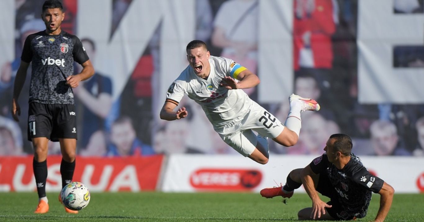 Николай Матвиенко забил спорный гол Николай Матвиенко забил спорный гол