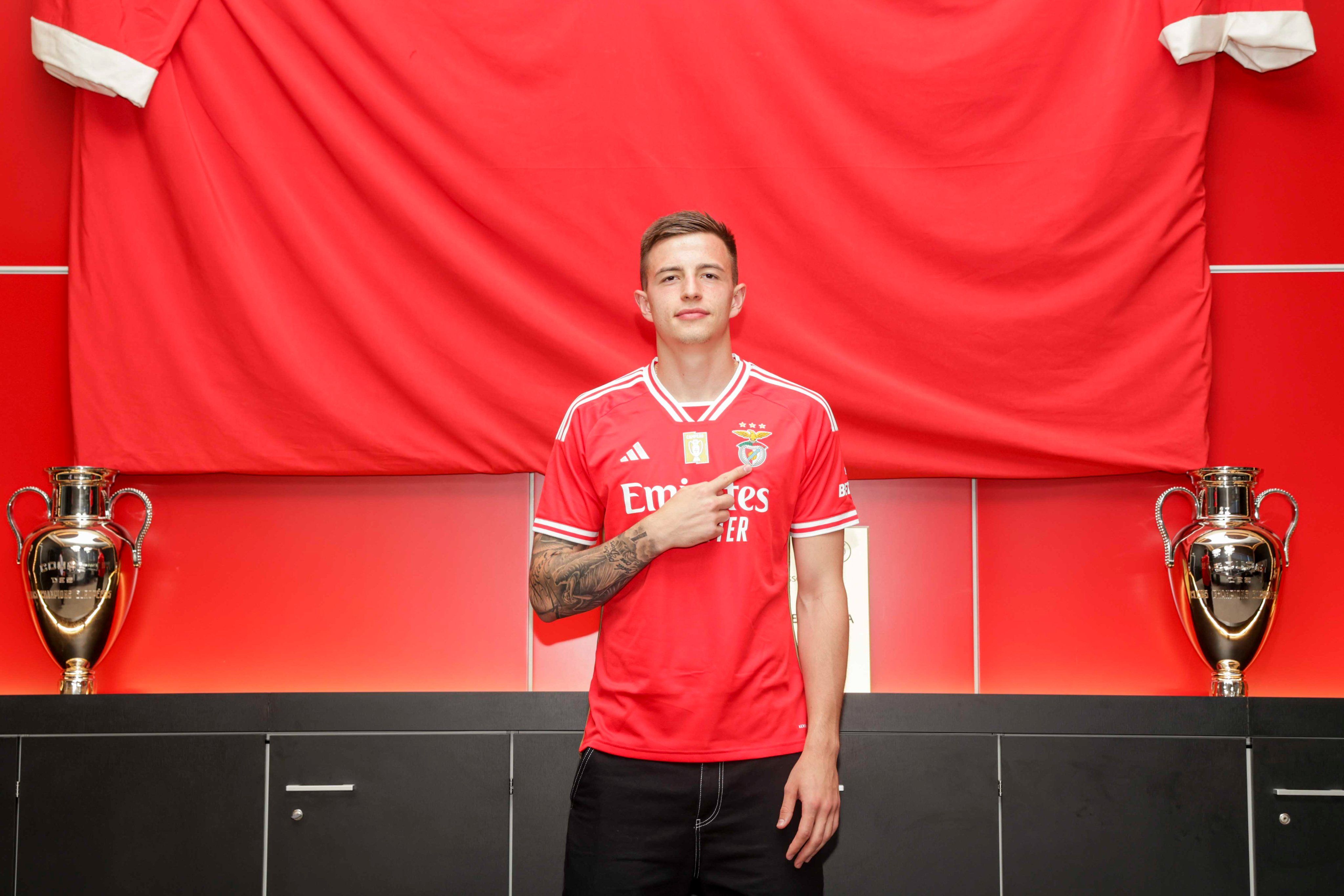 Анатолий Трубин подписал контракт с Бенфикой Анатолий Трубин подписал контракт с Бенфикой