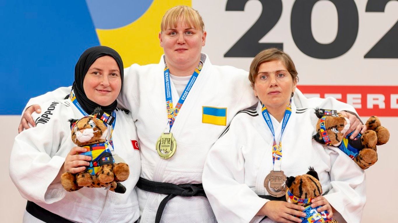 Анастасія Гарник (по центру) Анастасія Гарник (по центру)