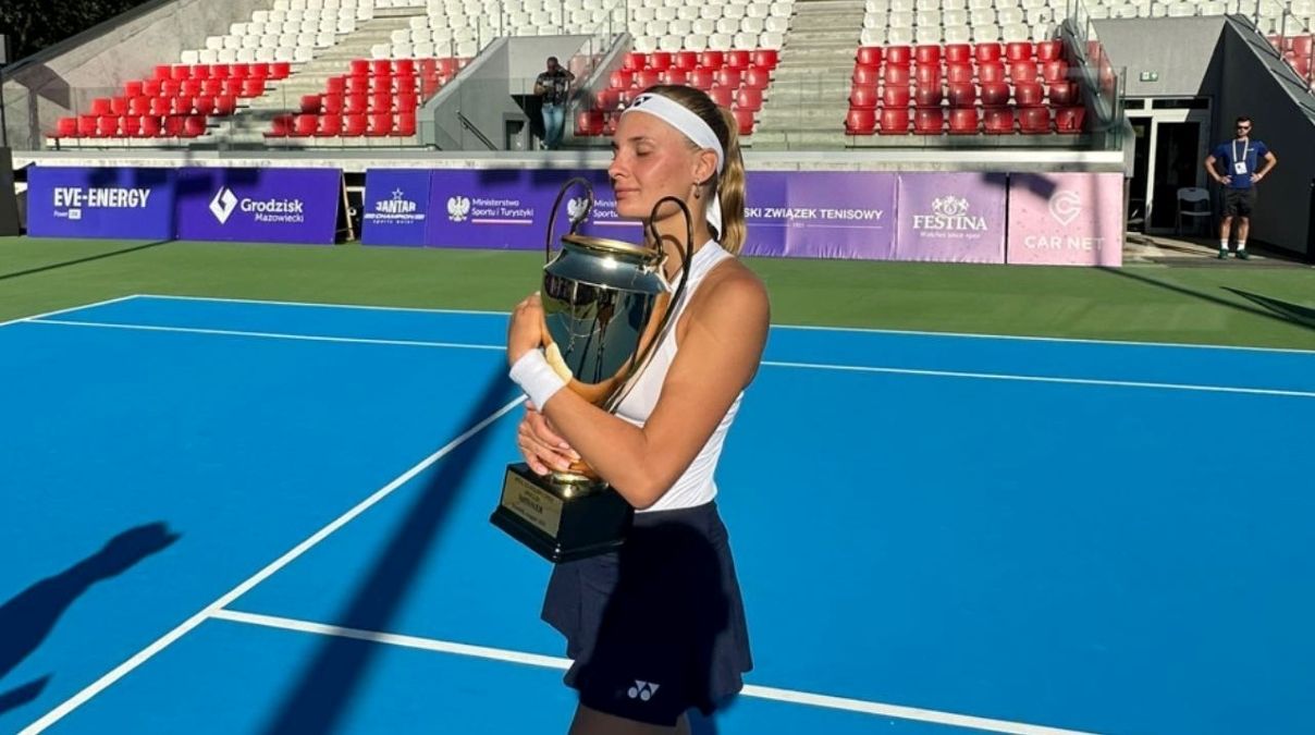 Даяна Ястремська з титулом Даяна Ястремська з титулом