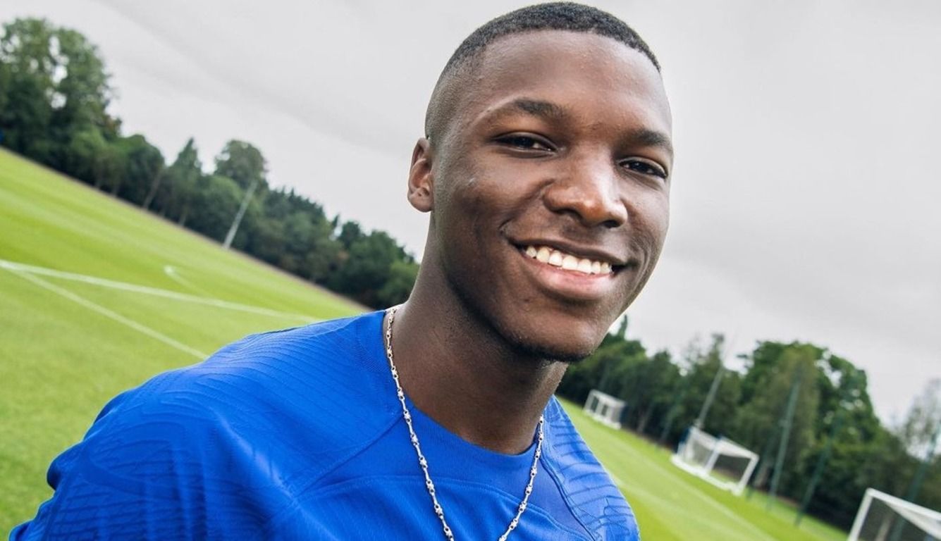 Мойзес Кайседо Мойзес Кайседо