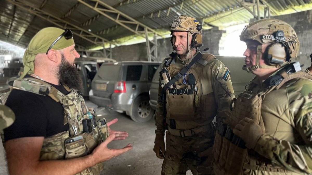 Володимир Кличко побував на передовій та передав допомогу ЗСУ Володимир Кличко побував на передовій та передав допомогу ЗСУ