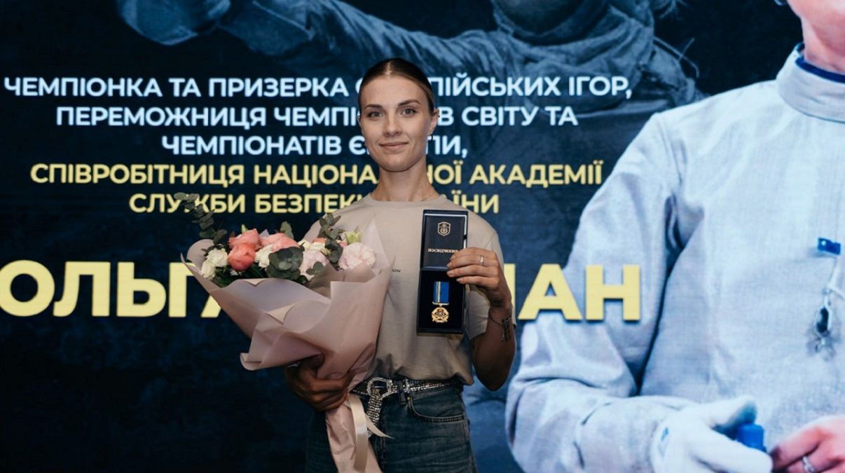 Харлан посетила Национальную академию СБУ - фехтовальщица издала мощную речь - фото Харлан посетила Национальную академию СБУ - фехтовальщица издала мощную речь - фото