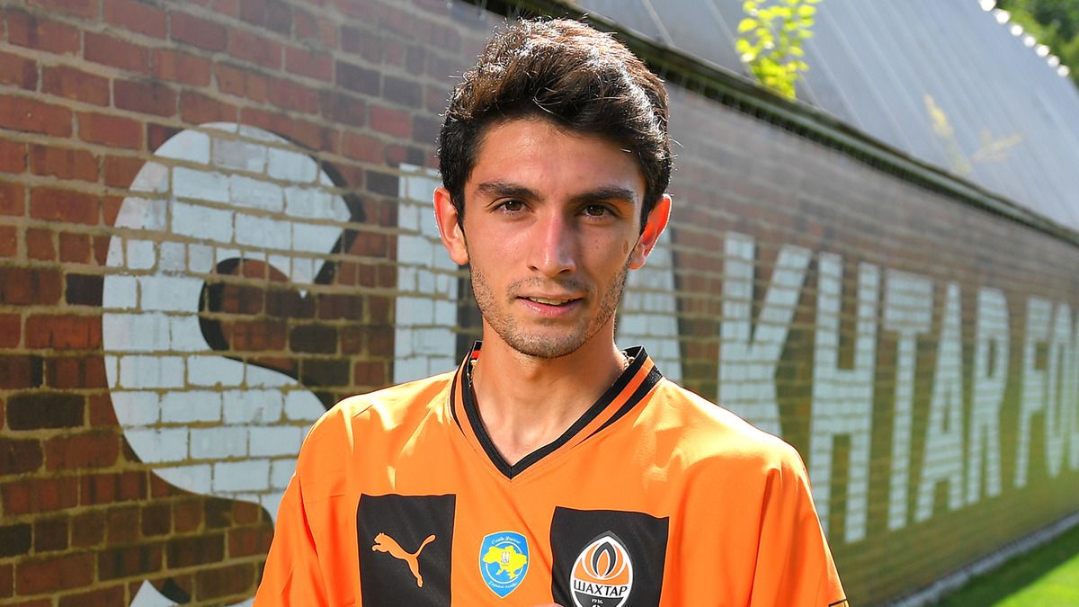 Иракли Азаров стал игроком донецкого Шахтера Иракли Азаров стал игроком донецкого Шахтера