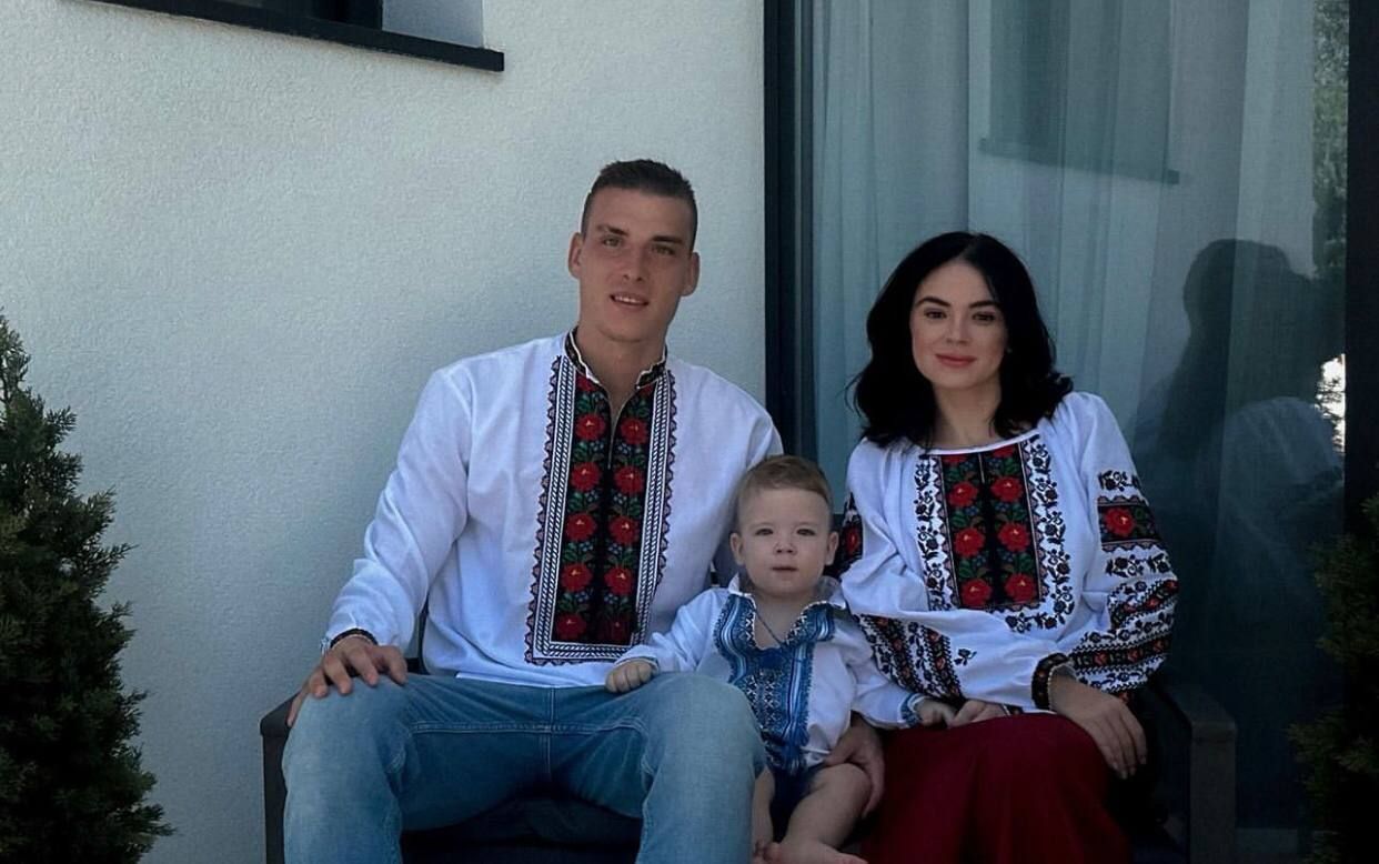 Андрій Лунін із сім'єю Андрій Лунін із сім'єю