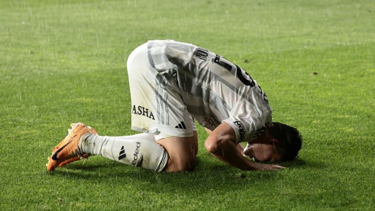 Бахтійор Зайнутдінов після голу у ворота Динамо Бахтійор Зайнутдінов після голу у ворота Динамо