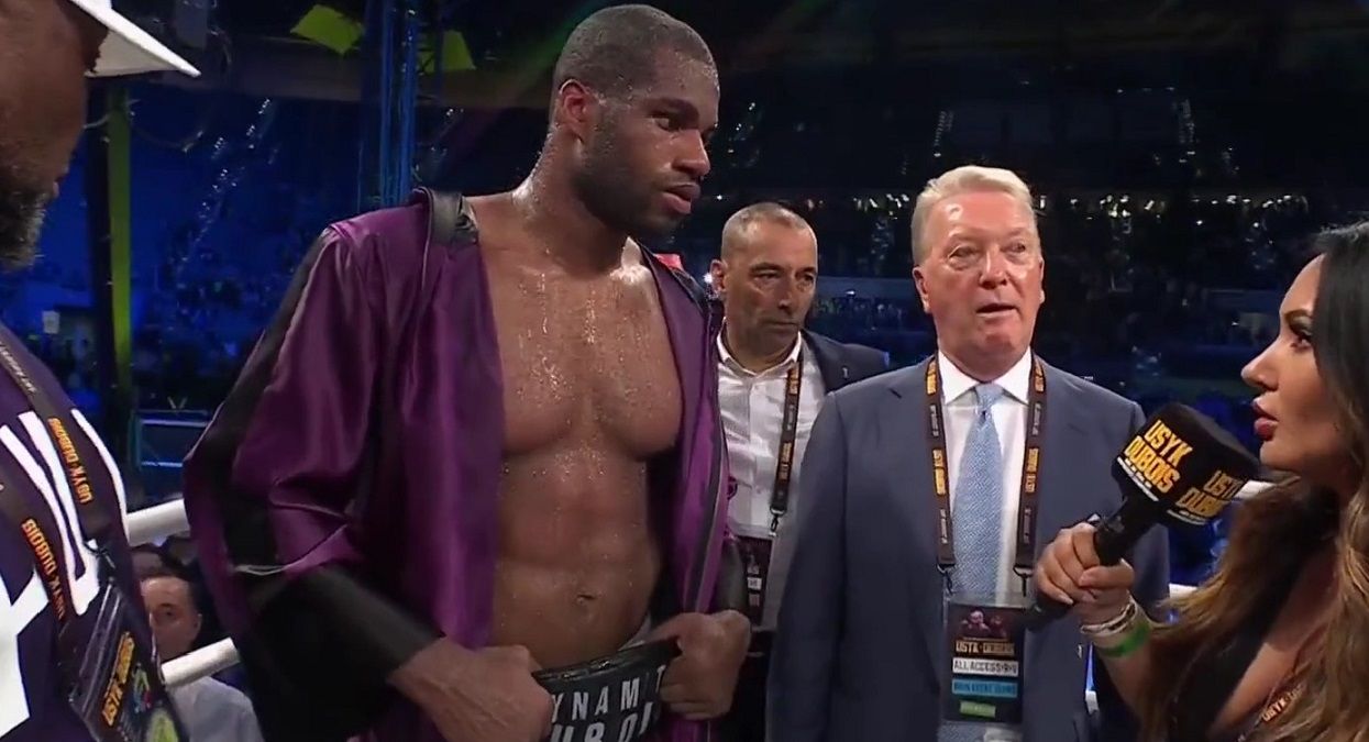 Усик Дюбуа - що сказав Даніель після свого удару нижче пояса українця Усик Дюбуа - що сказав Даніель після свого удару нижче пояса українця