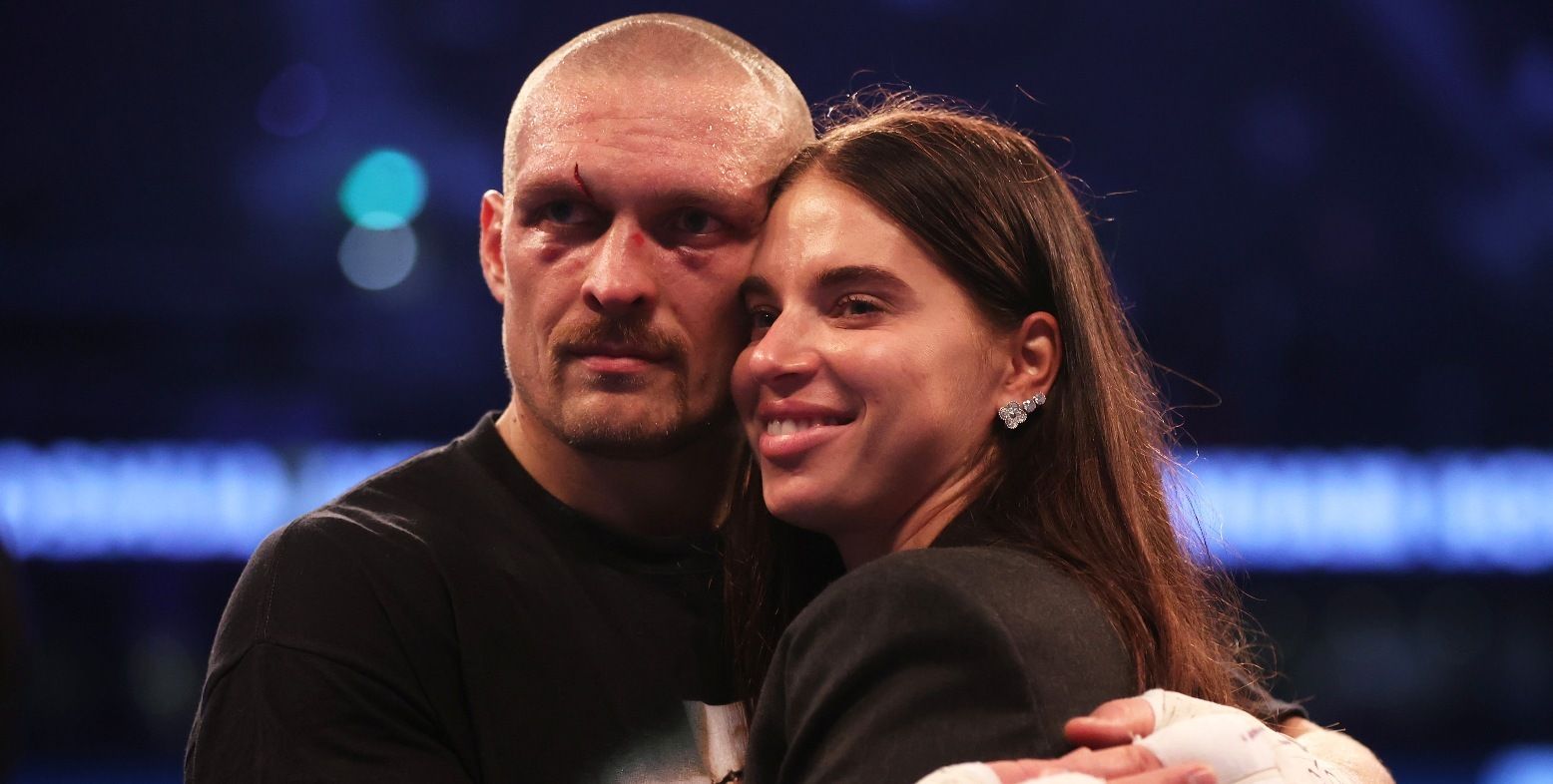 Александр Усик с женой Александр Усик с женой