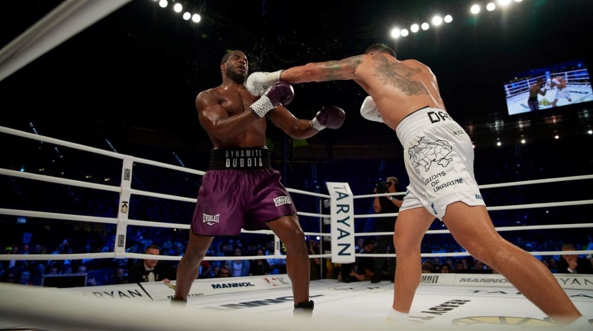 Дюбуа та Усик під час бою Дюбуа та Усик під час бою