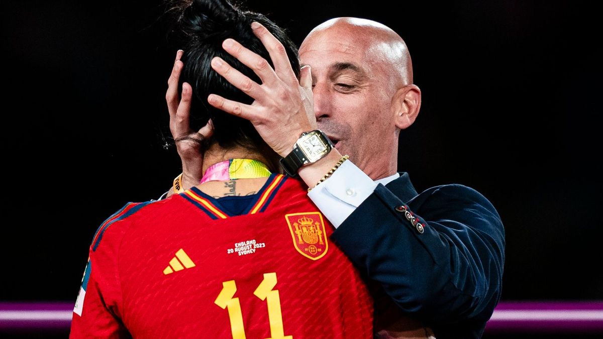 Фатальний поцілунок після тріумфу: усе про скандал в іспанському футболі з Луїсом Рубіалесом