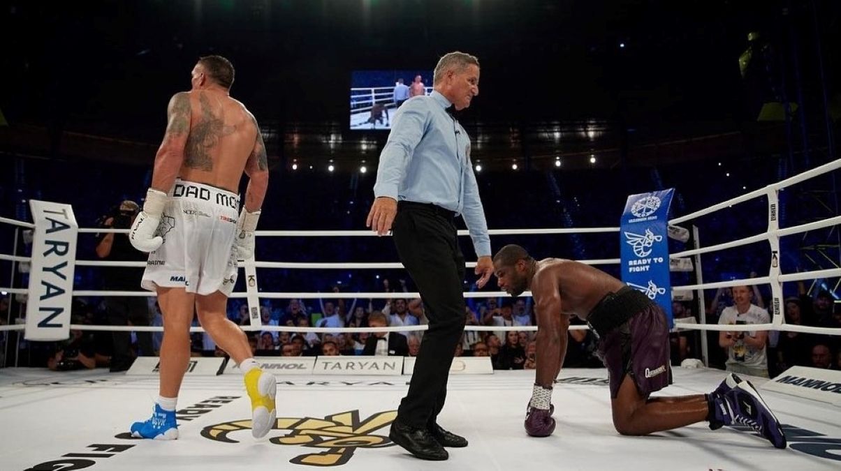 Усик нокаутировал Дюбуа Усик нокаутировал Дюбуа