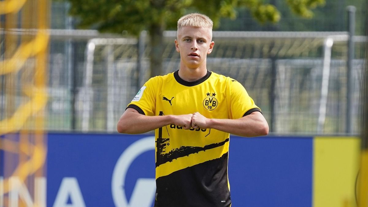 Українець Данило Кревсун забив третій гол за дортмундську Боруссію Українець Данило Кревсун забив третій гол за дортмундську Боруссію