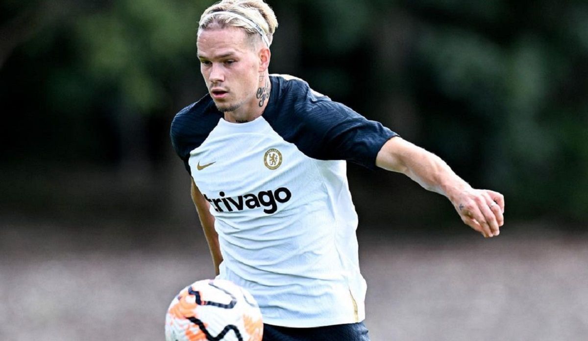 Михайло Мудрик повернувся до загальної групи Челсі - фото з тренування Михайло Мудрик повернувся до загальної групи Челсі - фото з тренування