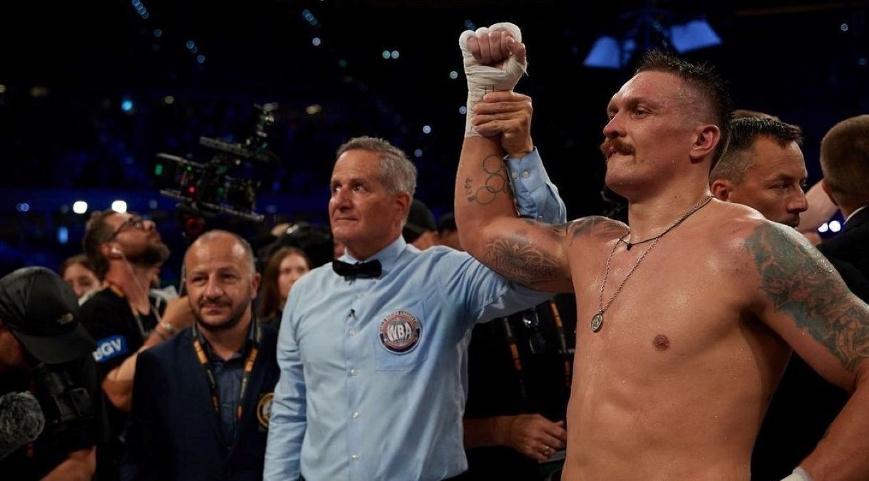 Олександр Усик після перемоги над Даніелем Дюбуа Олександр Усик після перемоги над Даніелем Дюбуа